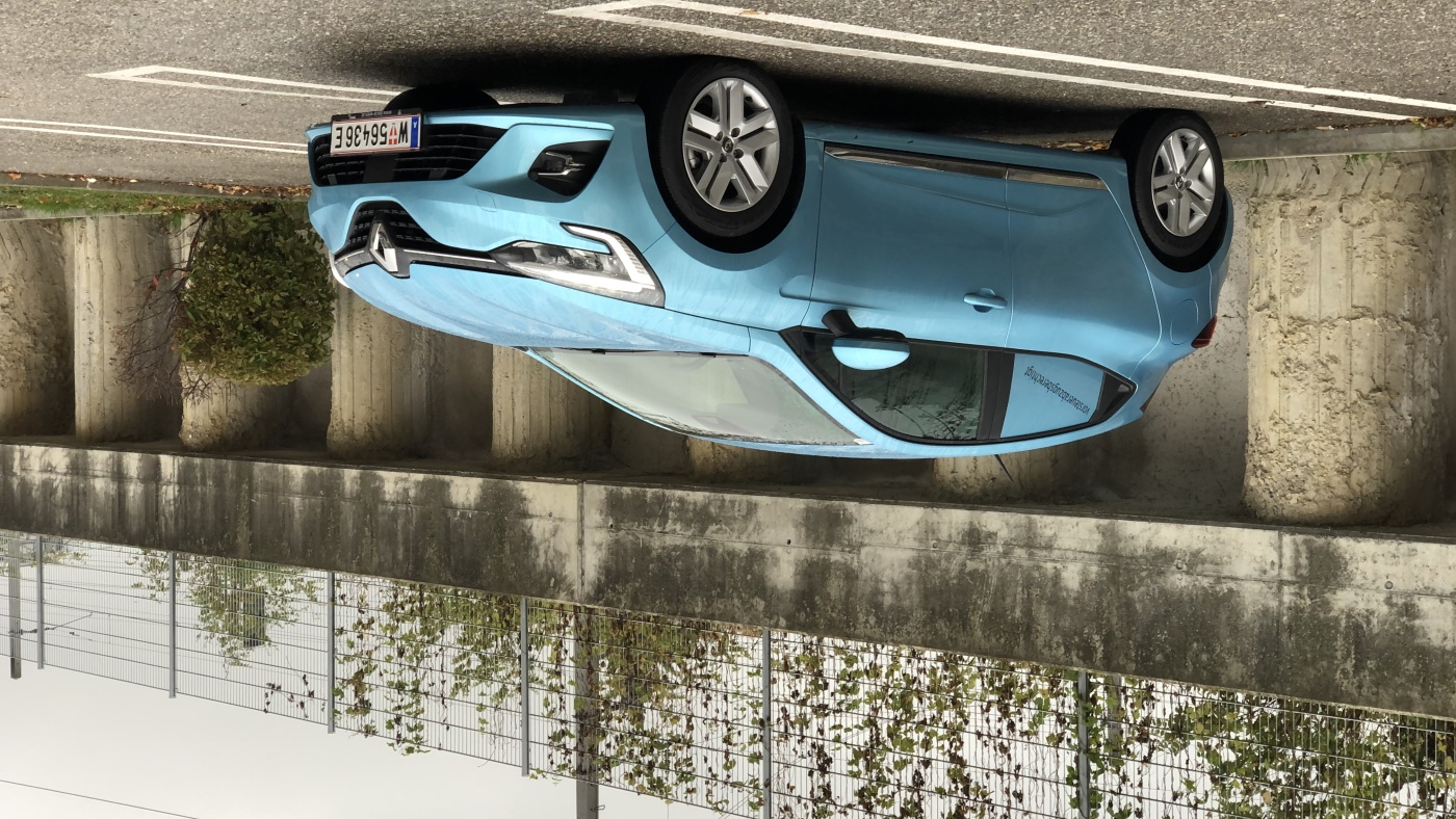 Slideshow Bild - Die fünfte Generation des Renault Clio macht optisch ordentlich Wind. Dies liegt vielleicht auch an seinem auffälligen Aquamarin-Blau.